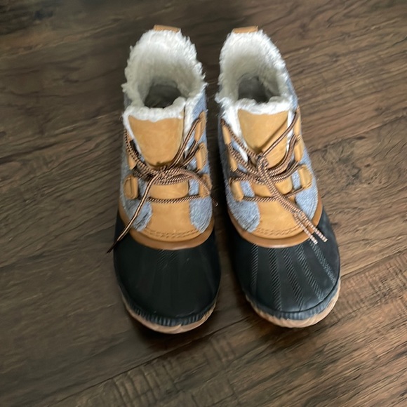 Sorel out and about boots size 10.5 - Picture 1 of 5